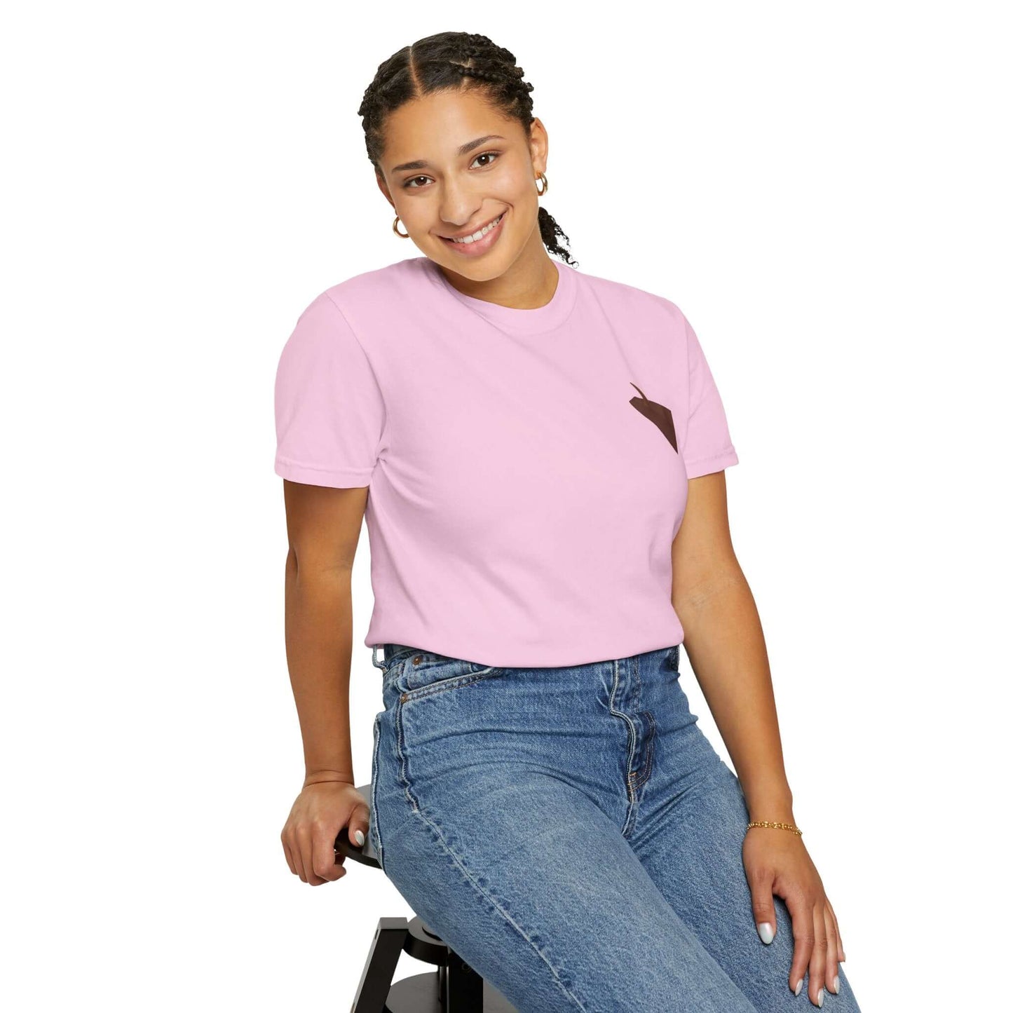 Smiling woman in pink personalized t-shirt, showcasing surf-inspired design, perfect for summer vibes.
