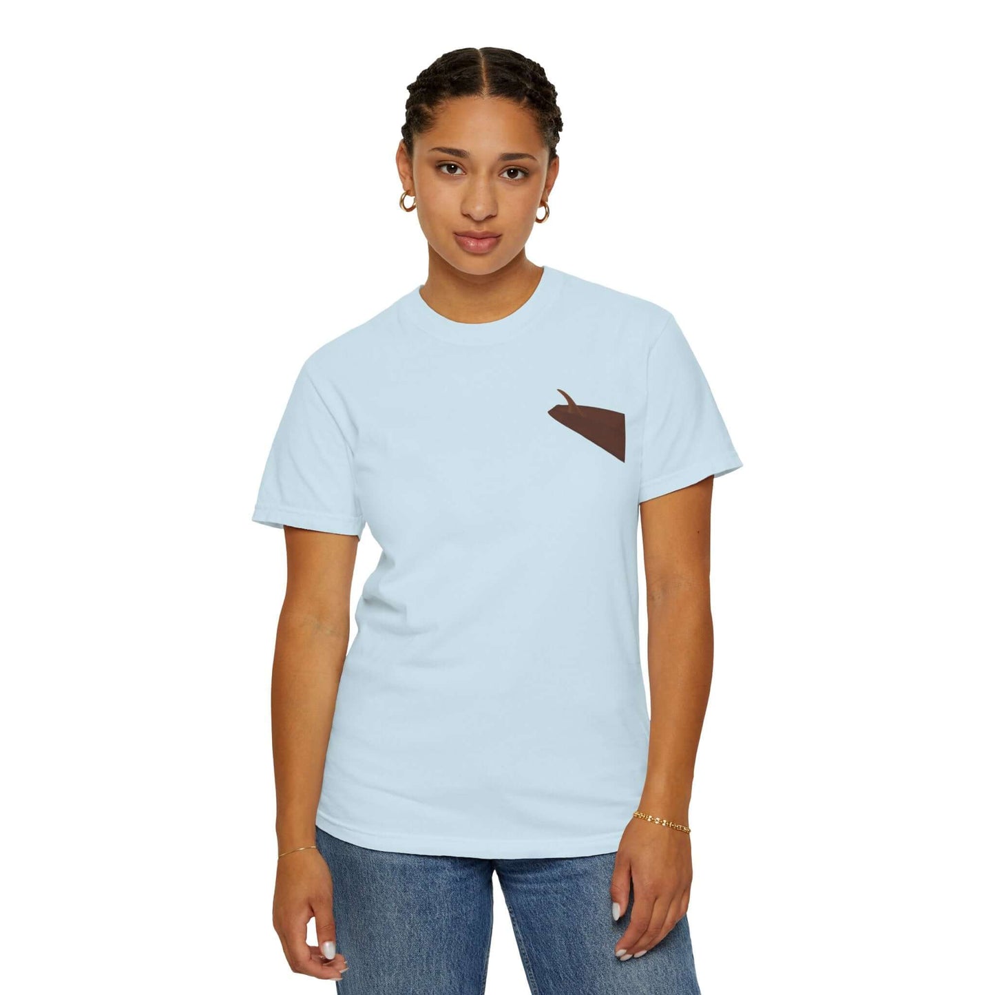 Personalized light blue t-shirt featuring a stylish brown design, perfect for summer vibes and beach lovers.