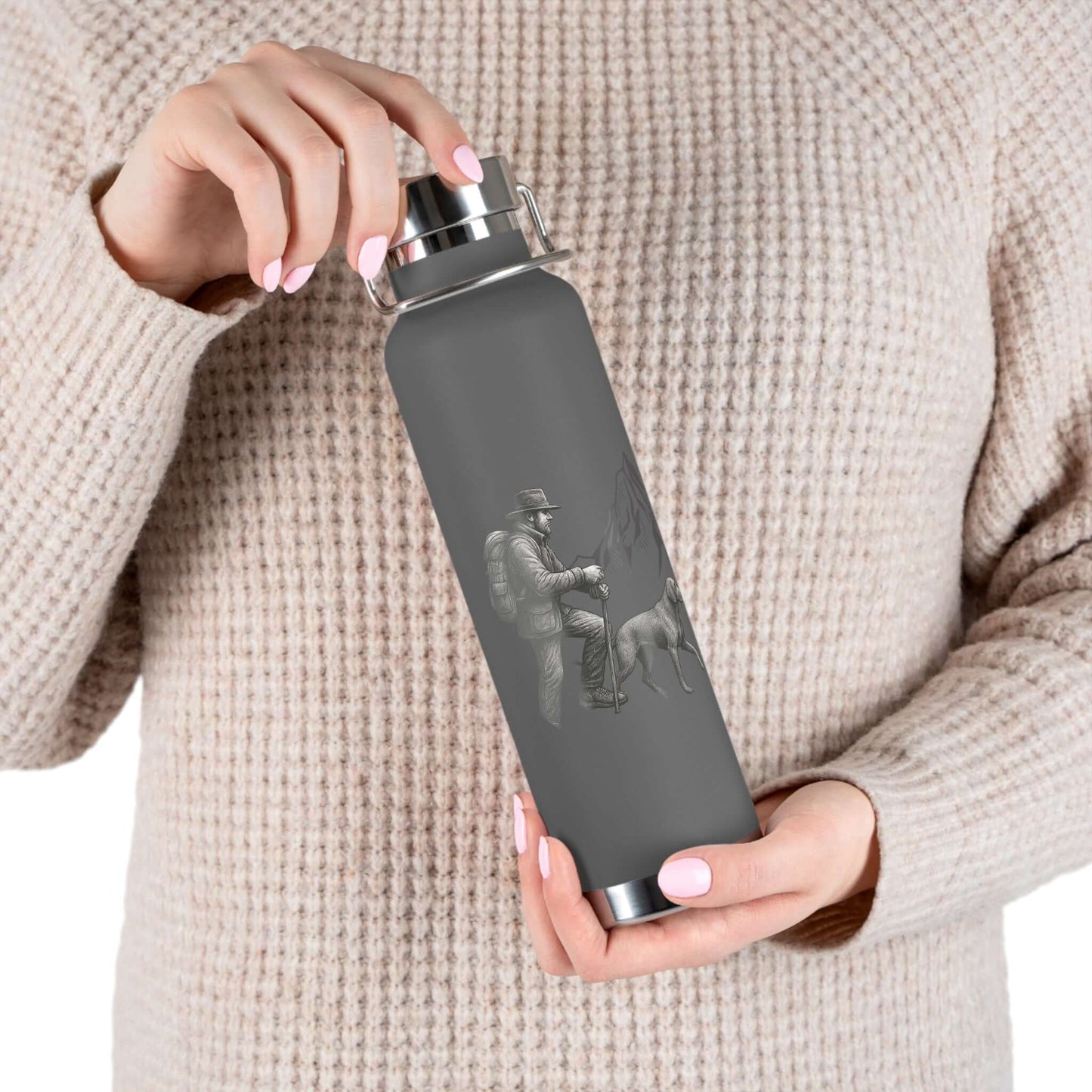 Personalized hiking bottle featuring outdoor design, perfect for nature lovers and adventurers.
