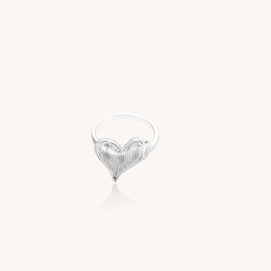 Feathered Heart Ring in 18K Gold showcasing a 16.2mm top width and elegant feathered textures.