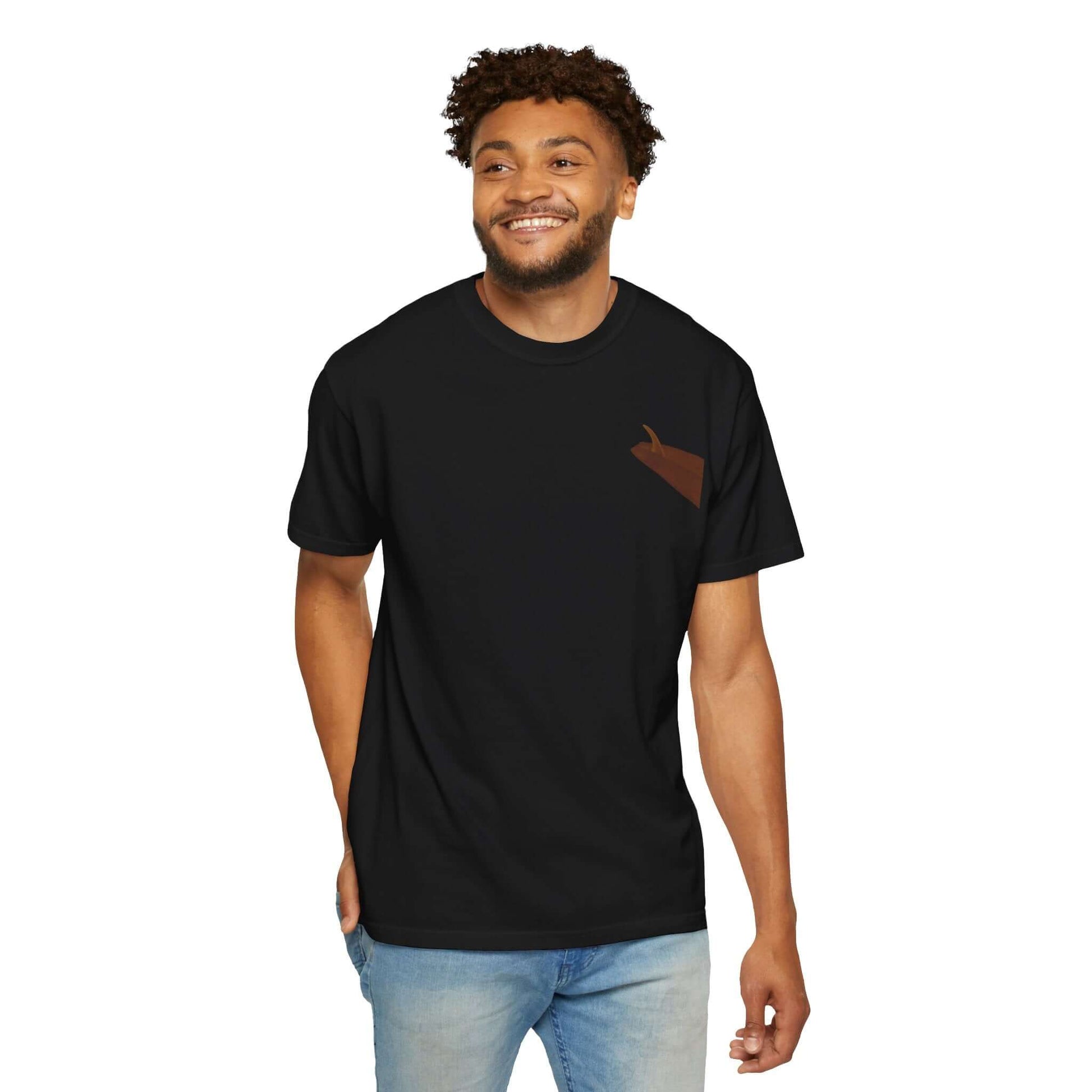 Personalized surf-inspired black t-shirt with a unique pocket design, perfect for summer vibes and beach lovers.