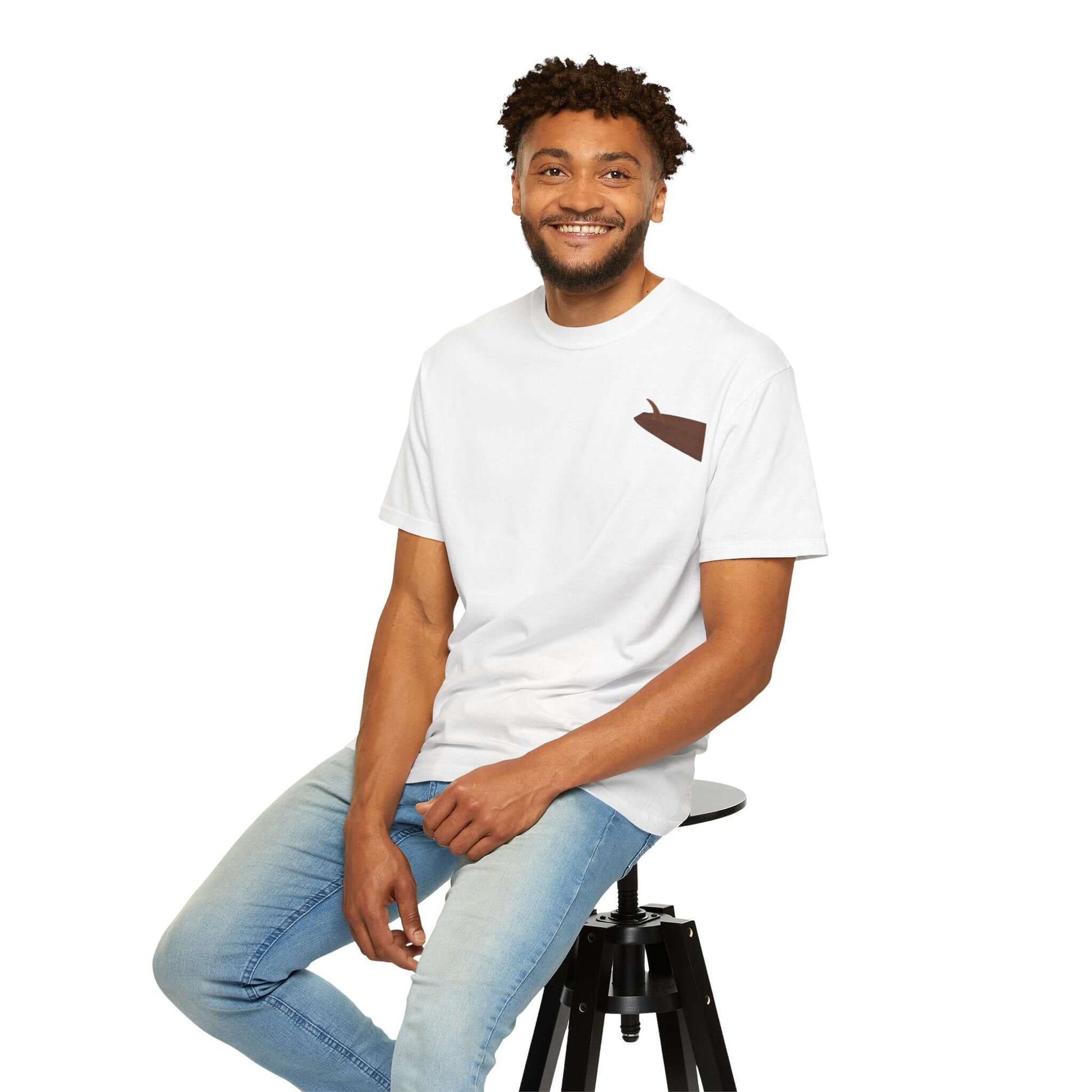 Comfortable white t-shirt with a surf-inspired design, perfect for beach lovers and casual summer outings.