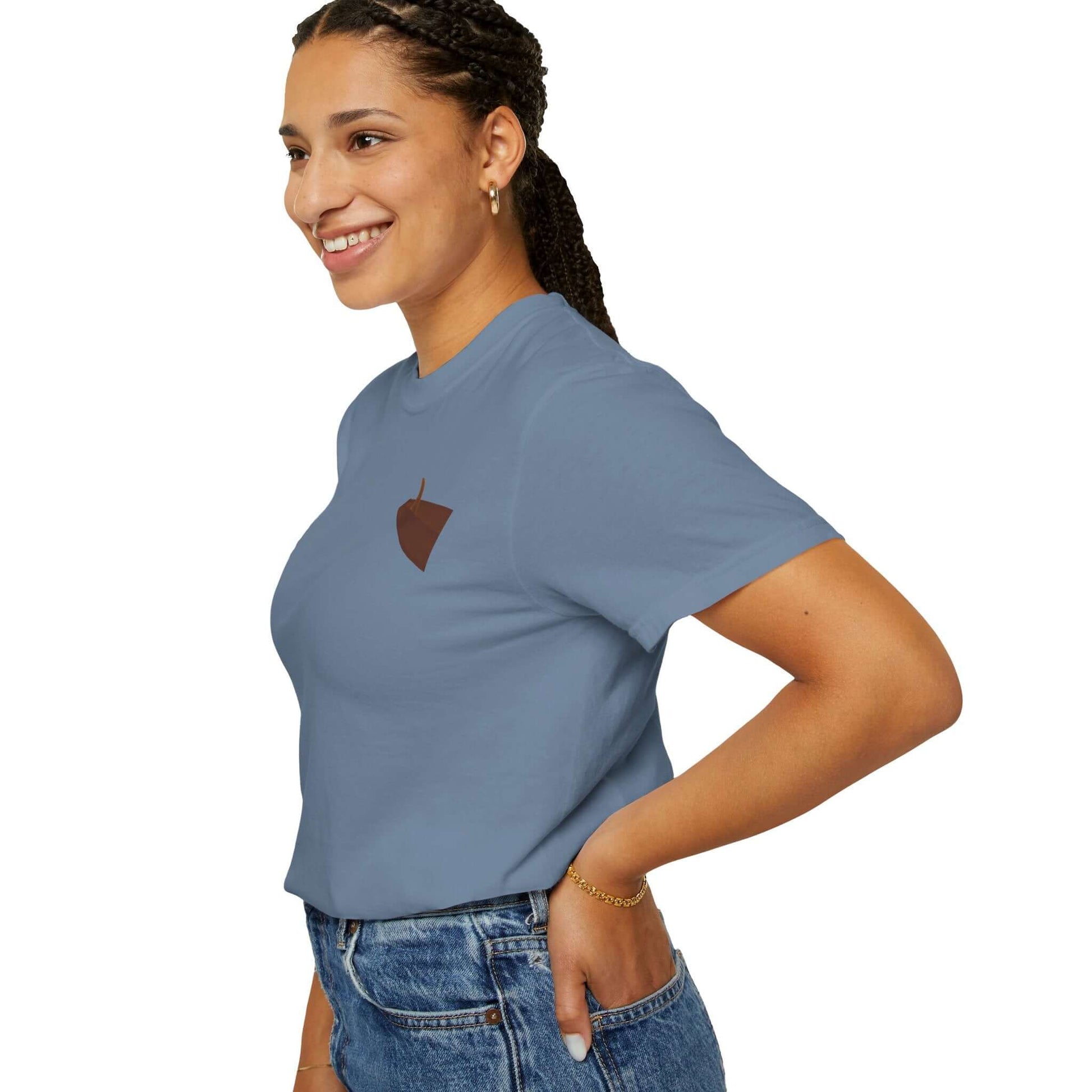 Women’s surf-inspired personalized t-shirt in blue, featuring small brown acorn design, perfect for casual summer wear.