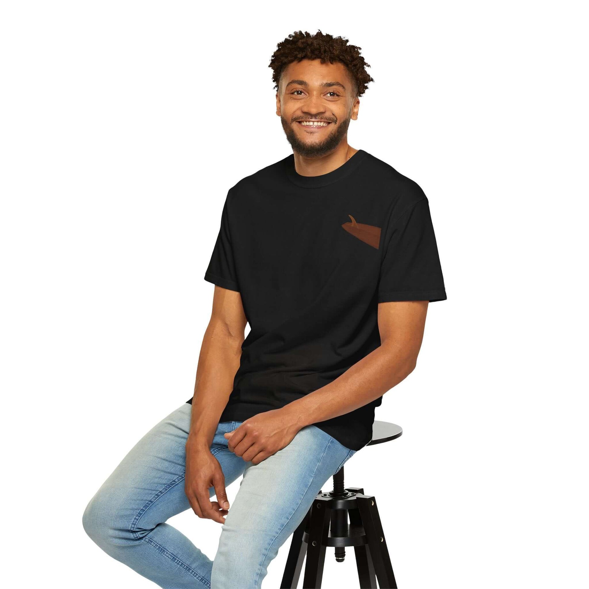 Man wearing a personalized black surf-inspired t-shirt, showcasing casual summer style and comfort.