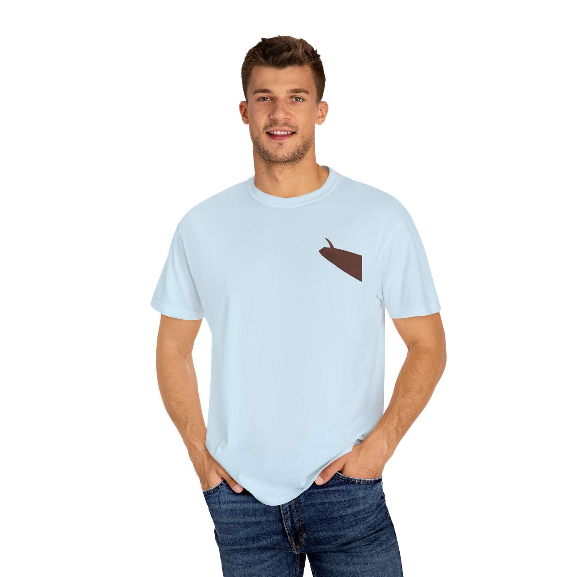 Man wearing a light blue personalized t-shirt with a brown design, showcasing summer style and comfort.