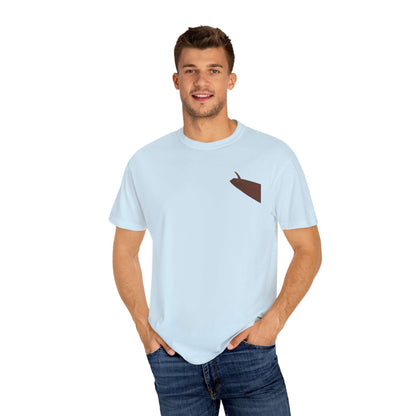 Man wearing a light blue personalized t-shirt with a brown design, showcasing summer style and comfort.