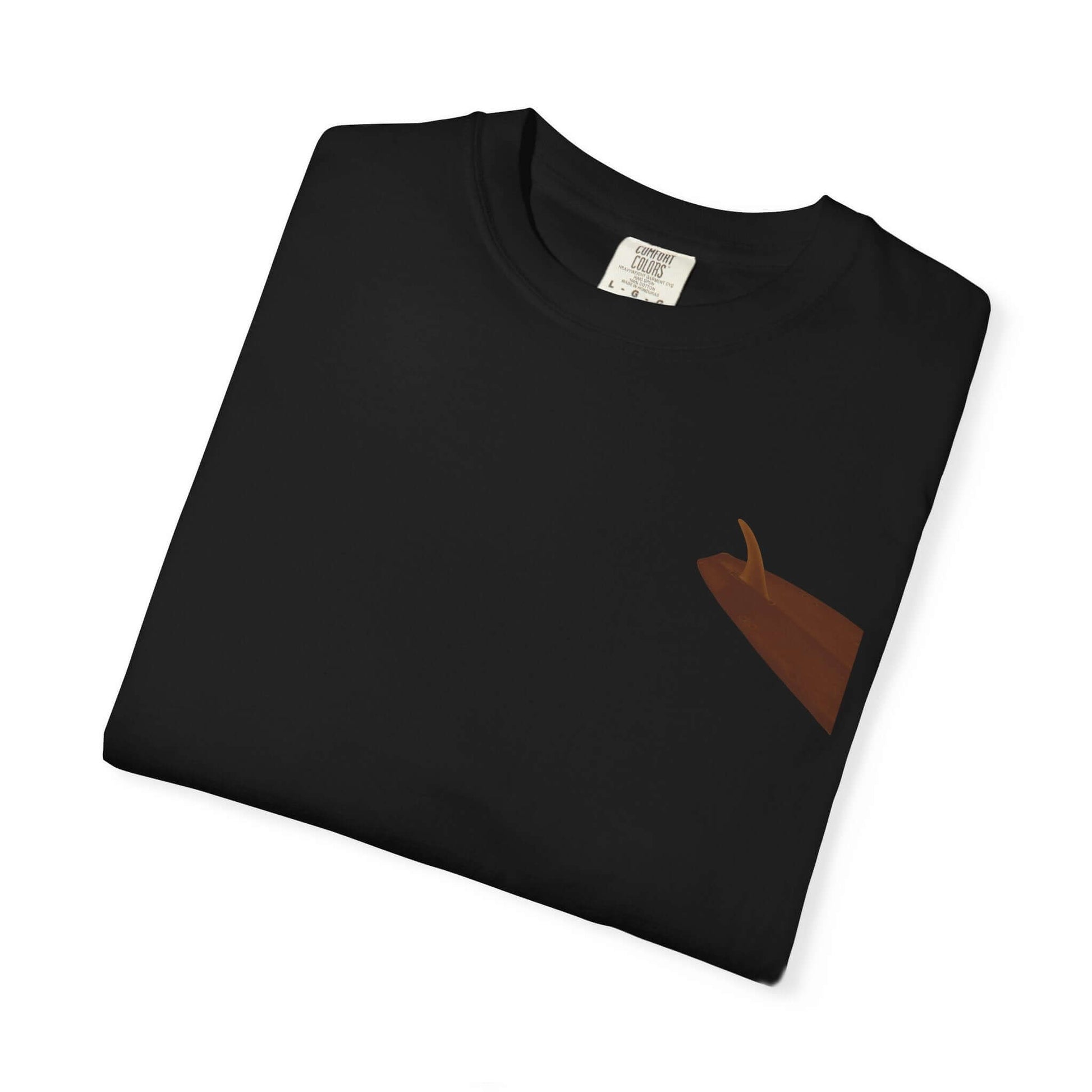 Black personalized t-shirt featuring a unique surf-inspired design, perfect for ocean lovers and summer vibes.