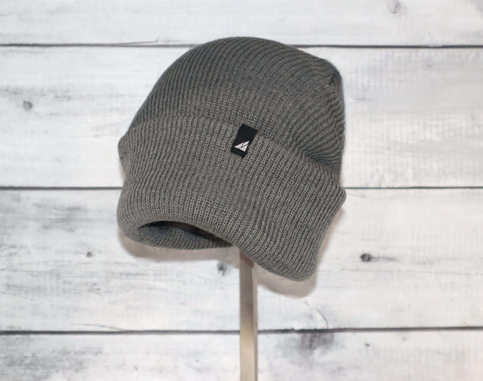Adult Versatile Wool Watch Cap – Flexible Fit Winter Beanie in gray, ideal for winter warmth and outdoor activities.