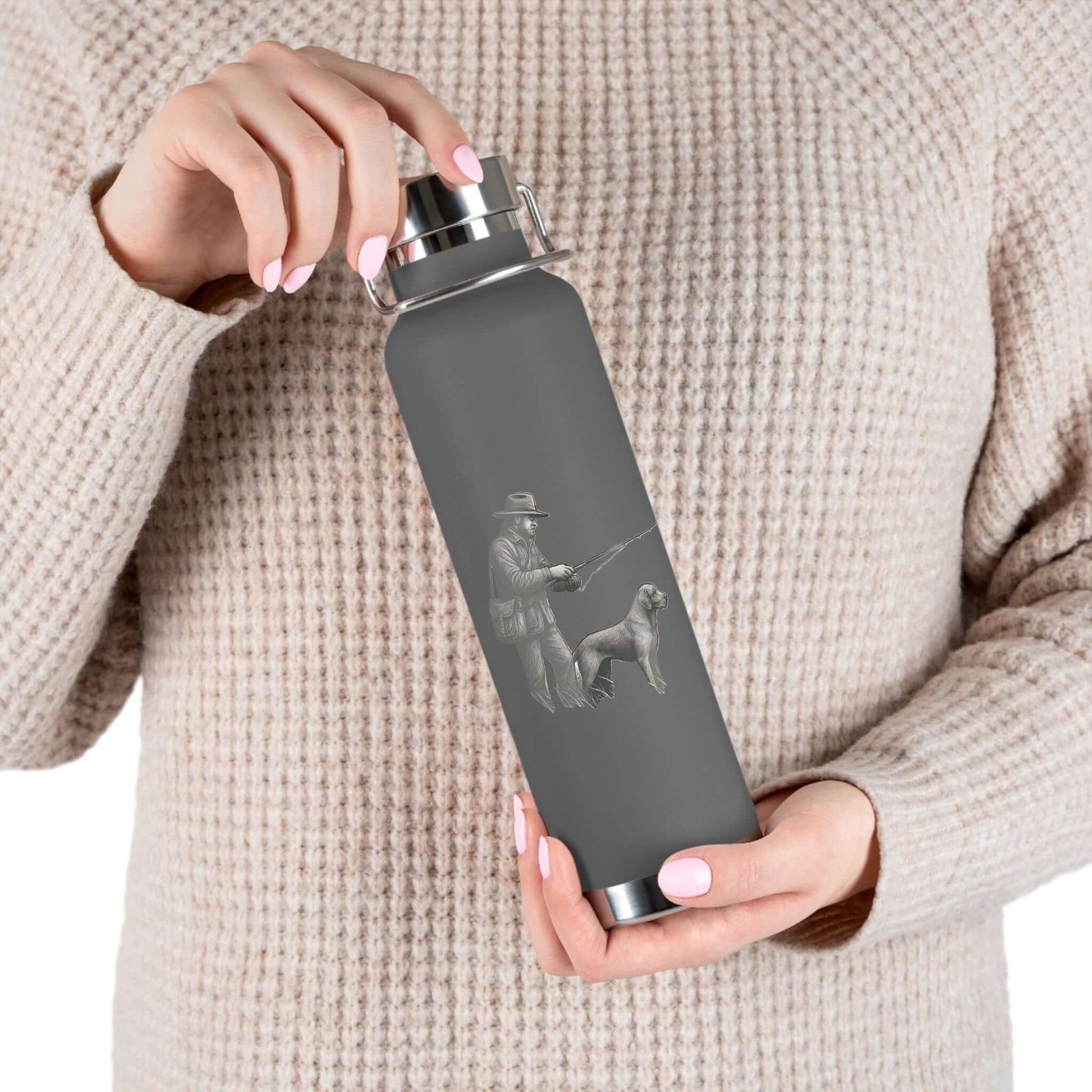 Personalized insulated bottle featuring a fisherman and dog design, perfect for outdoor adventures.