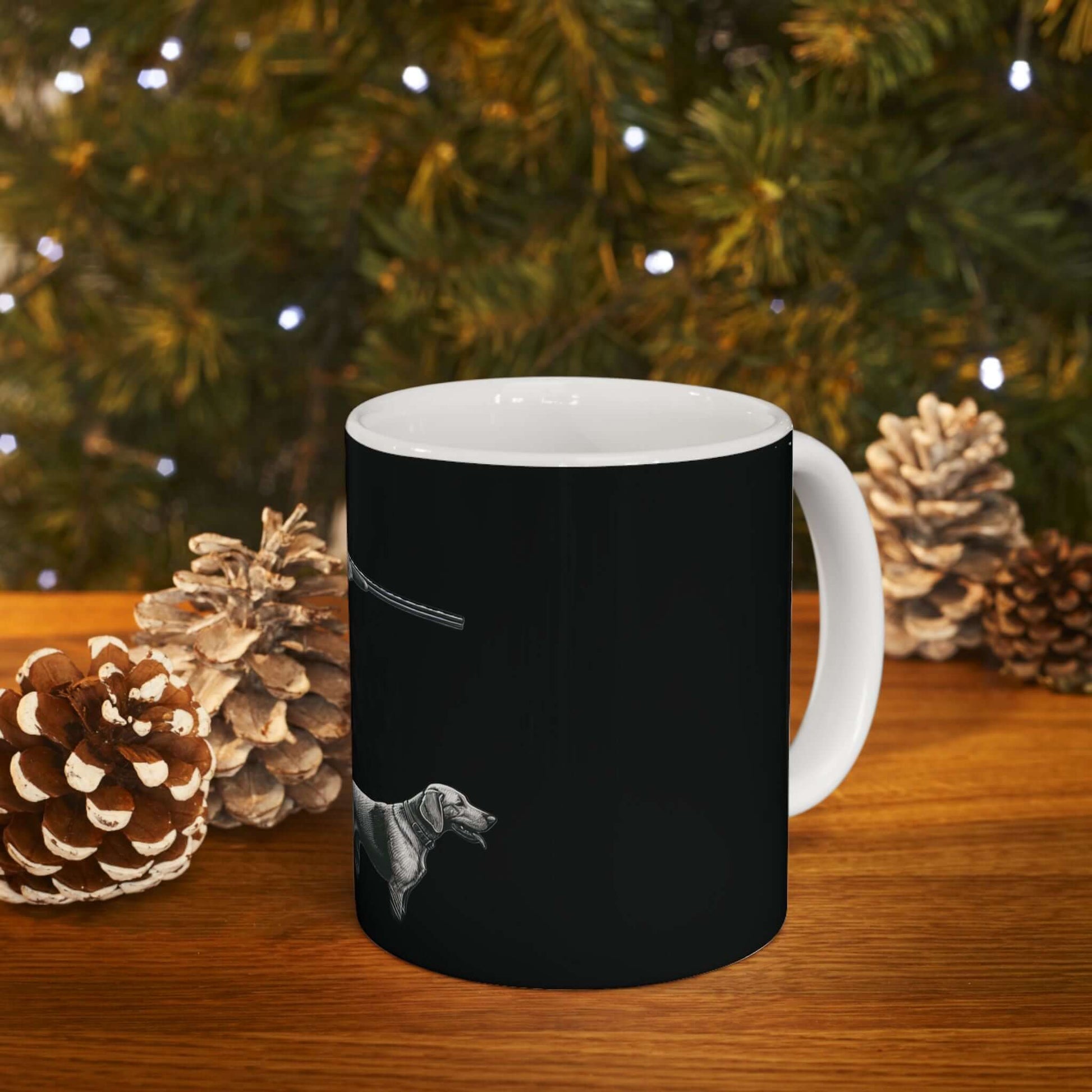 Personalized black hunting mug with dog design, perfect for coffee lovers and outdoor enthusiasts.