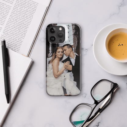 Custom iPhone case featuring a couple sharing a moment, showcasing personalized style and memorable photography.