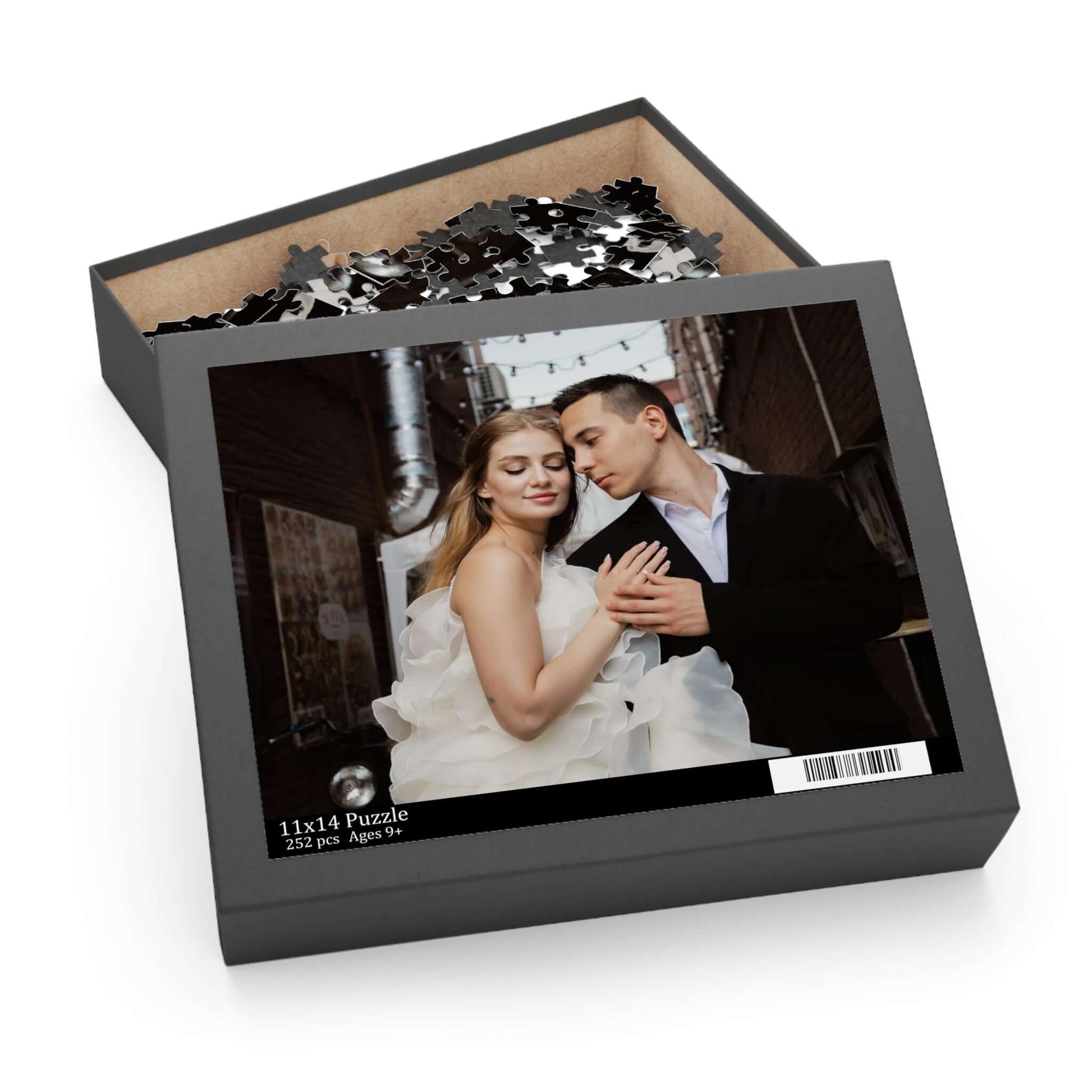 Personalized puzzle box featuring a couple, perfect for family fun and memorable gifts.