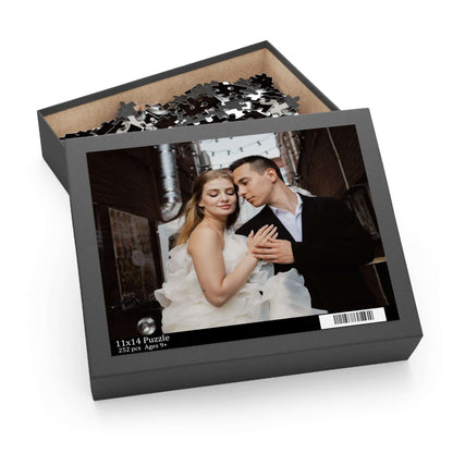 Personalized puzzle box featuring a couple, perfect for family fun and memorable gifts.